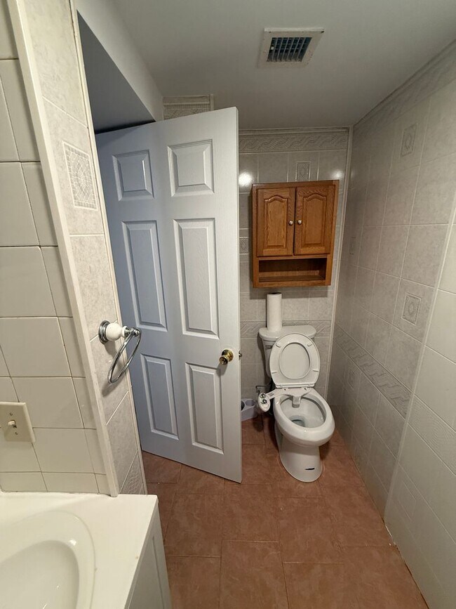 Building Photo - 2-Bedroom Apartment with Skylights in Adams, MA