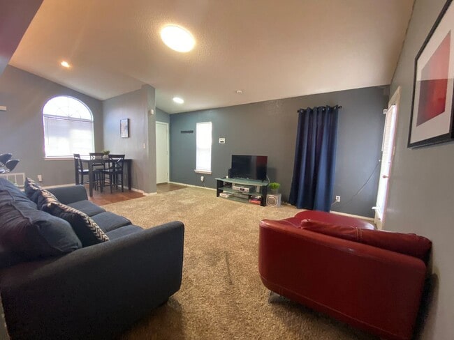 Building Photo - Eastside home for rent in The Tierras