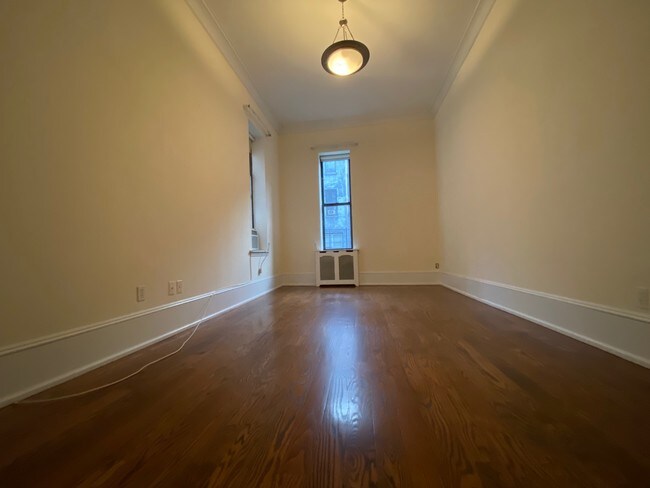 Building Photo - 169 W 76th St