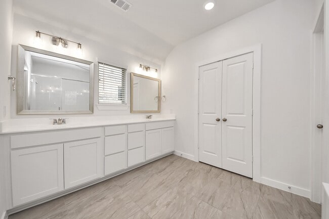 Building Photo - 31815 Autumn Spur Ln