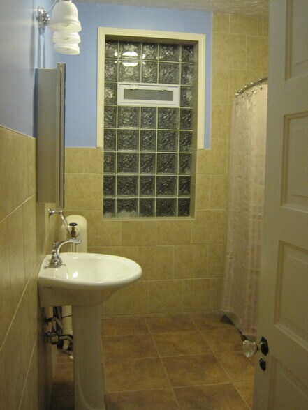 Bath - 2520 N Frederick Ave