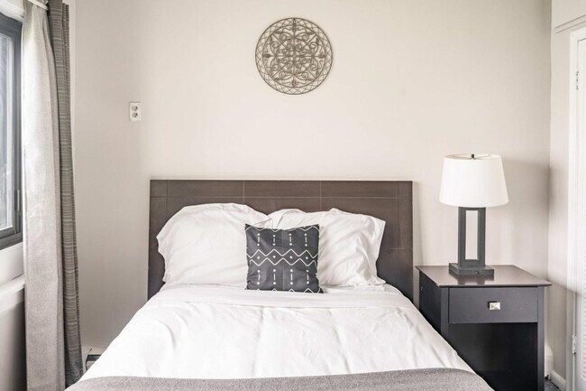 Building Photo - 18732 Dix Toledo Rd