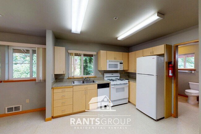 Primary Photo - Beautiful Unit on West Bay Drive!