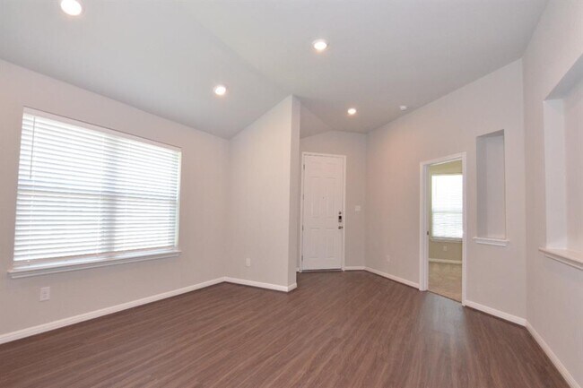 Building Photo - 5608 Anaheim Ave