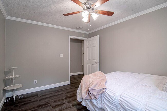 Building Photo - 113 Varsity Cir