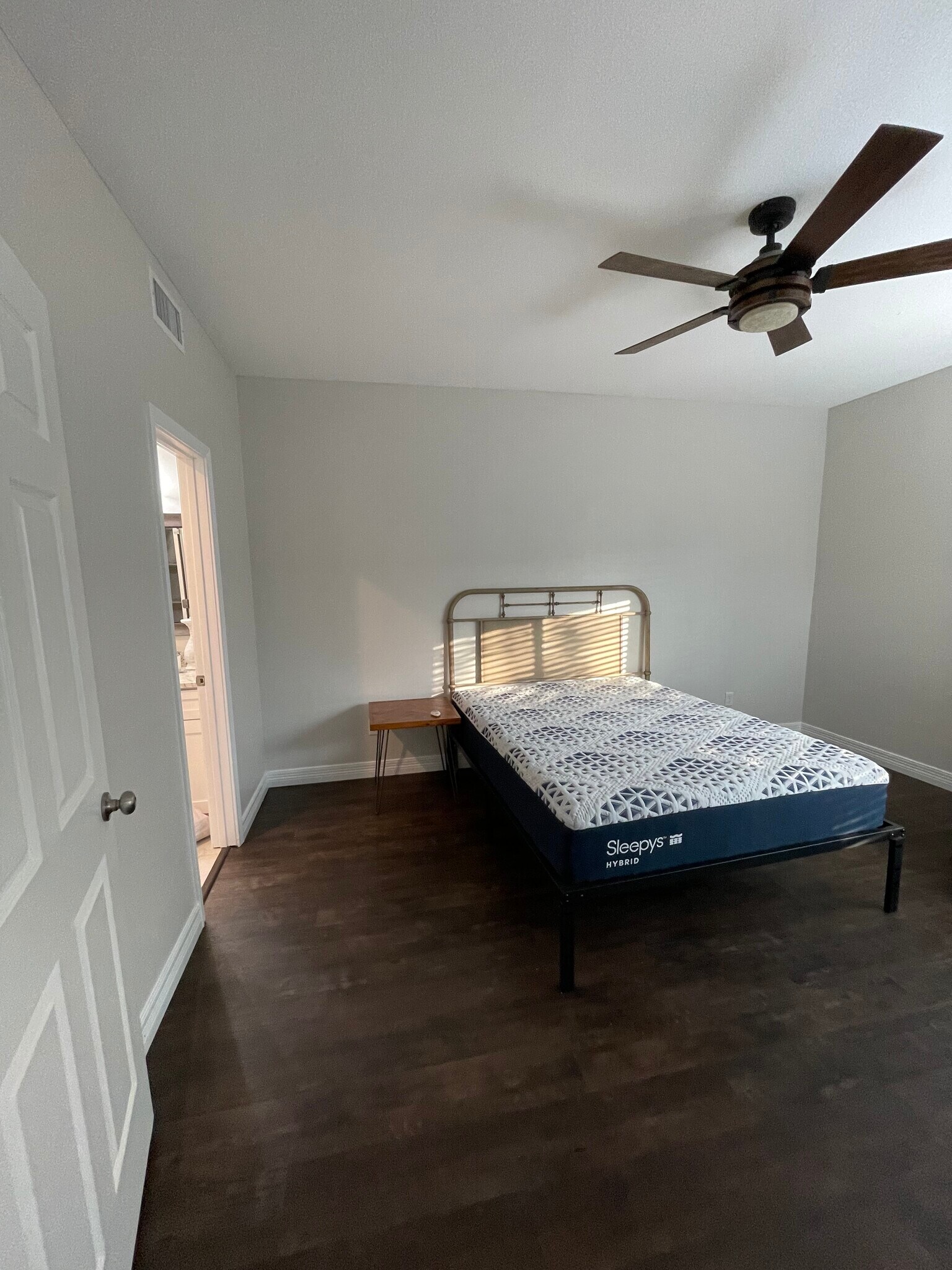 Queen sized bed in single bedroom - 5550 Spring Valley Rd