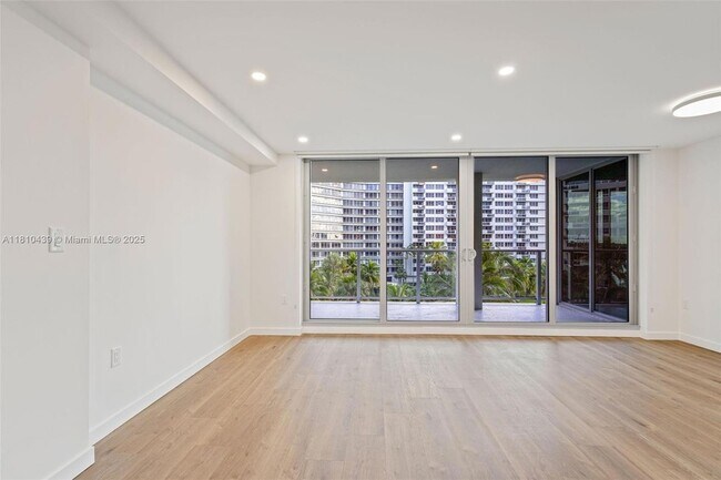 Building Photo - 1500 Bay Rd