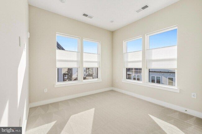 Building Photo - 23651 Havelock Walk Ter