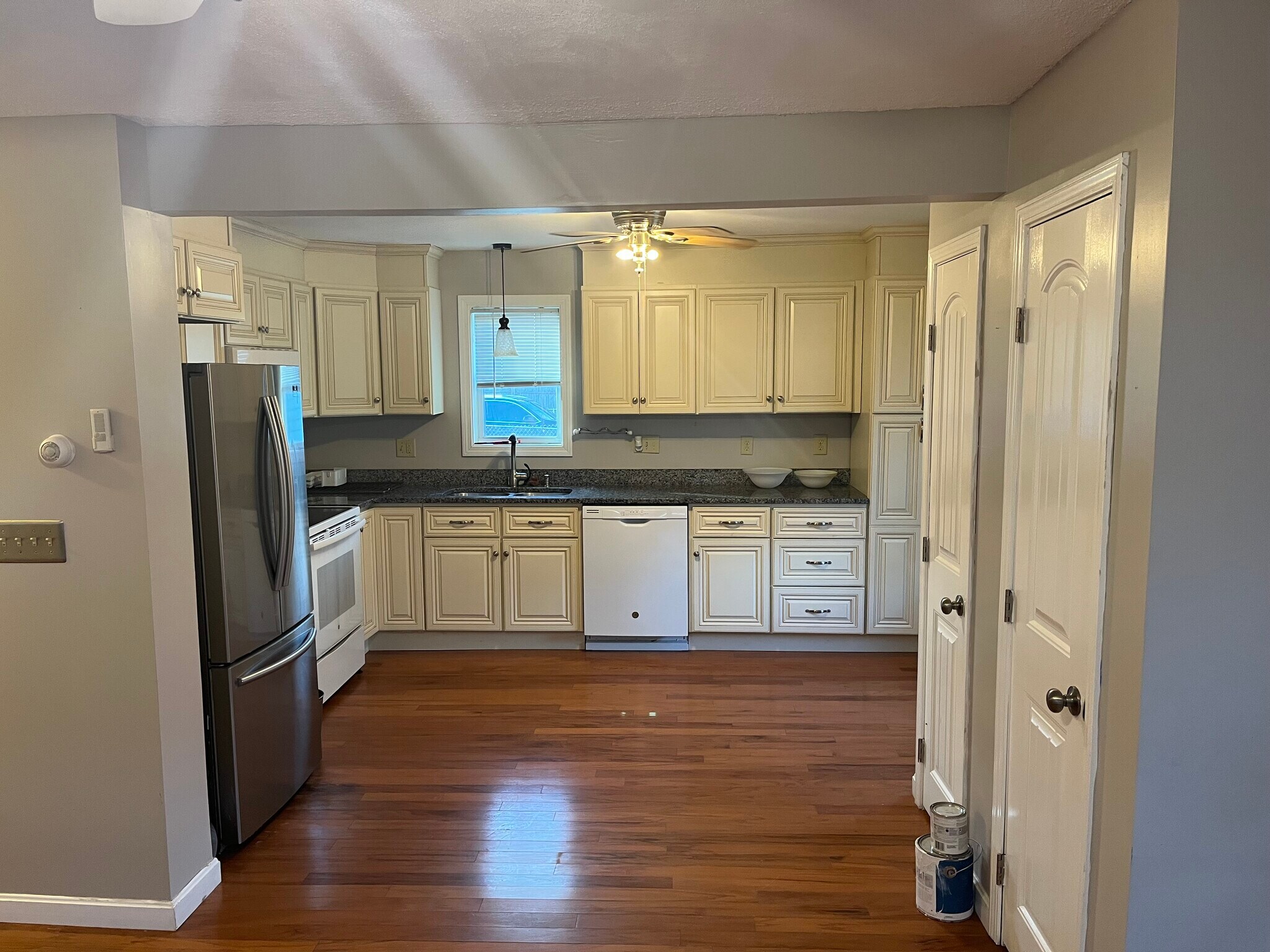 Building Photo - 67 Hope St