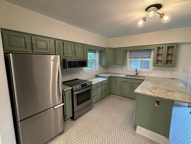 Building Photo - 1401 Montford Dr