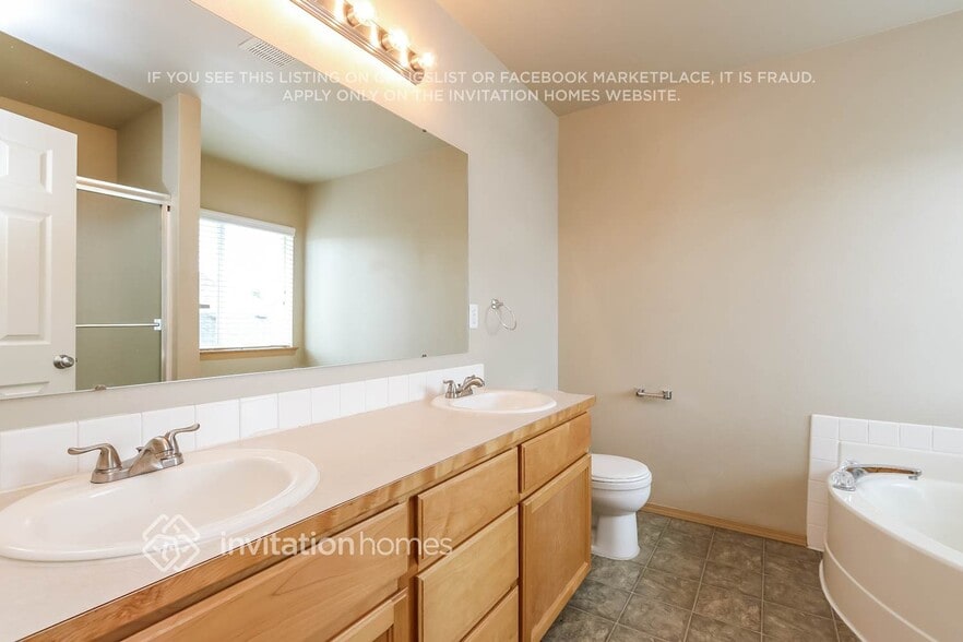 Building Photo - 18560 96th Ave E