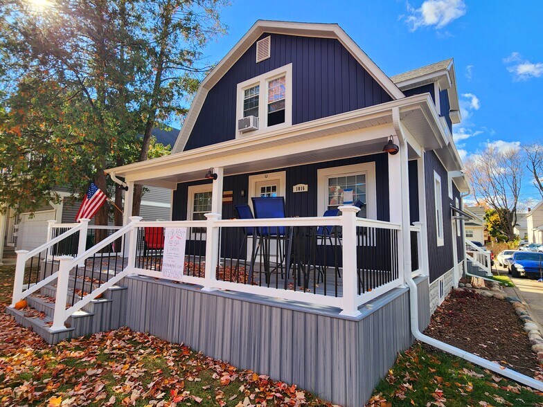 Newly renovated exterior with spacious porch - 1016 S Franklin St