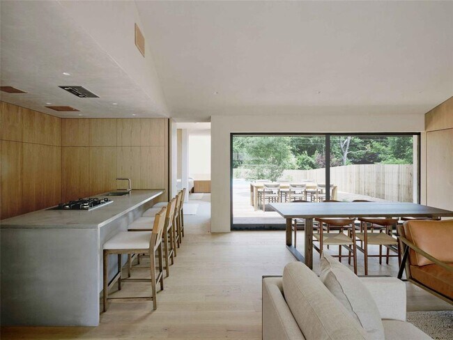 Building Photo - 2708 Friar Tuck Ln