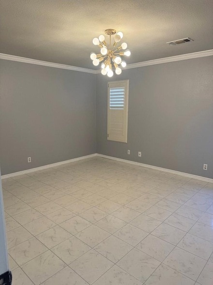 Building Photo - 403 Crenshaw Dr