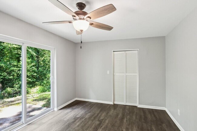 Building Photo - 2647 Hatfield Cir SE