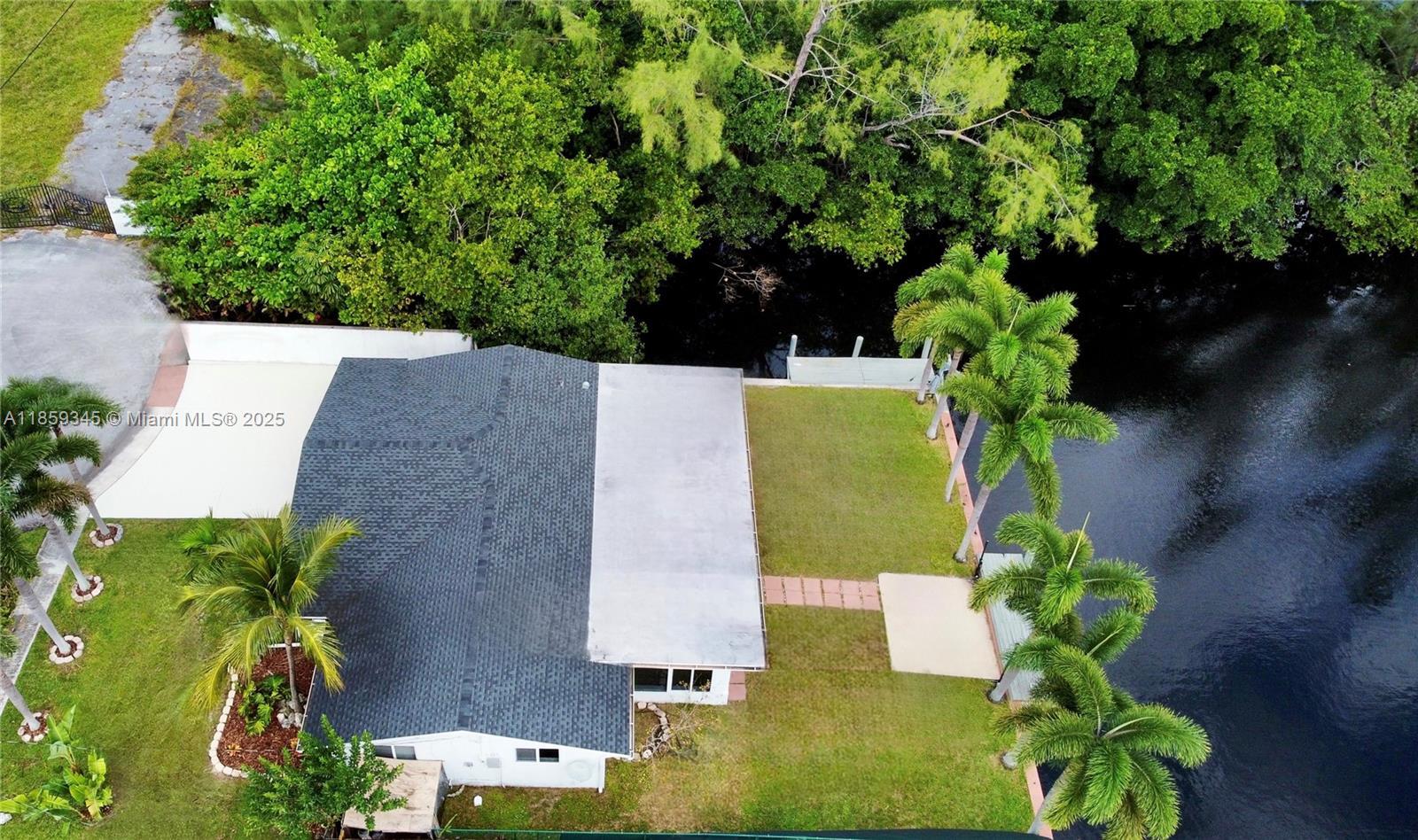 Building Photo - 4500 SW 42nd Ter