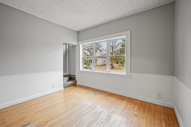 Building Photo - Newly Renovated 3 Bed 2 Bath Home in St Paul