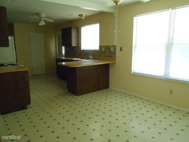 Building Photo - 2 br, 1.5 bath Townhome - 6638 Chasteen Ln