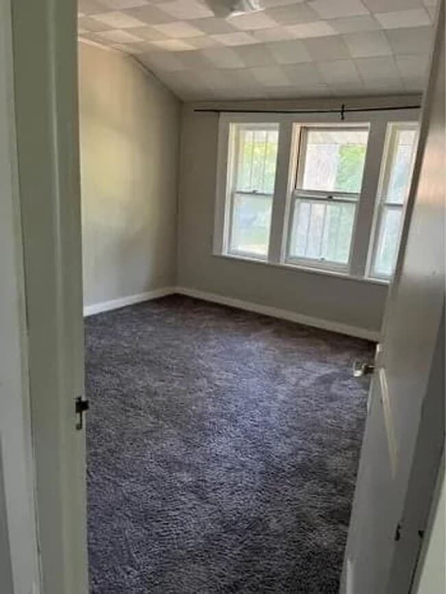 Building Photo - 406 S 6th Ave