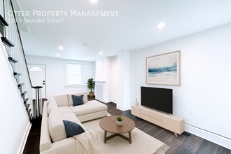 Building Photo - 536 S Salford St