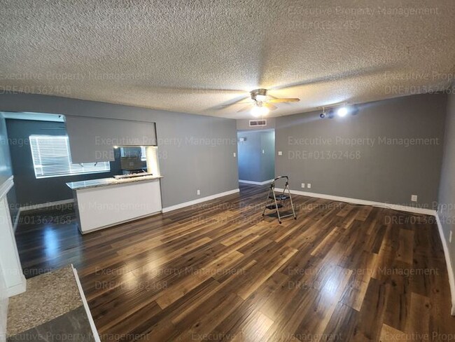 Building Photo - 3 Bedroom 2 Bath house