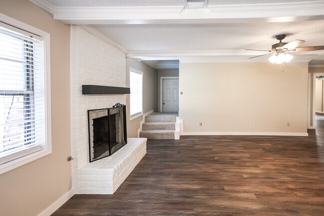 Building Photo - 502 Rosewood Dr