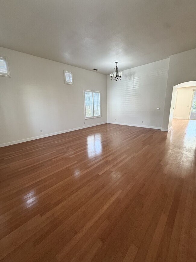 Building Photo - 4 Bedroom / 3 Bathroom Home in Elk Grove – Bedroom & Full Bath Downstairs SEE VIDEO