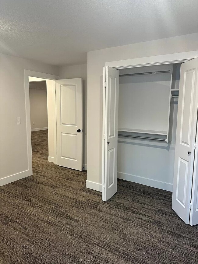 Building Photo - 15666 E 21st St N