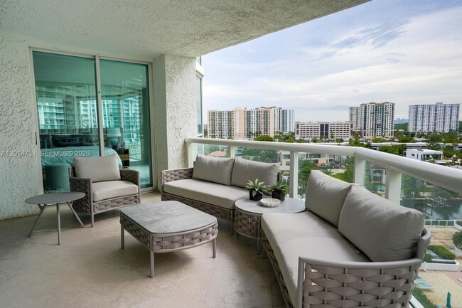 Building Photo - 16400 Collins Ave