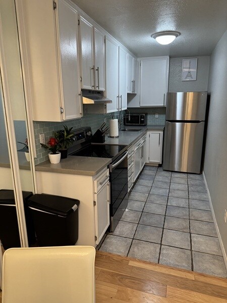 Building Photo - 2801 N Los Felices Cir E