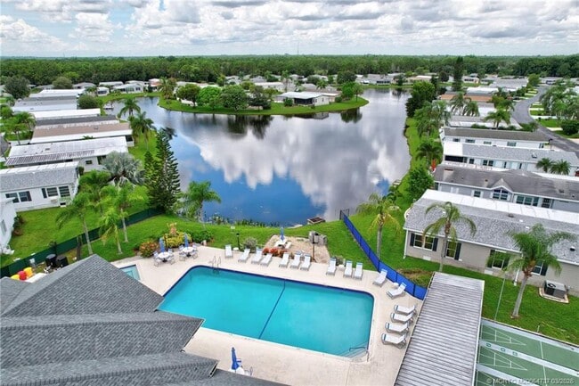 Building Photo - 7073 SE Birchwood Ln