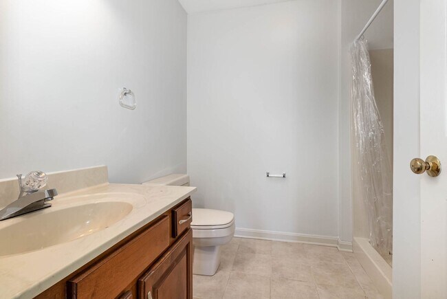 Building Photo - 2039F Raleigh Rd