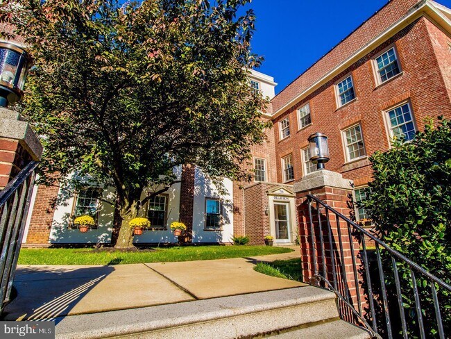 Building Photo - 711 N Broom St