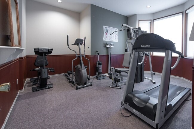 Building Photo - Beautifully Remodeled 2 Bed 2 Bath Redmond Condo!
