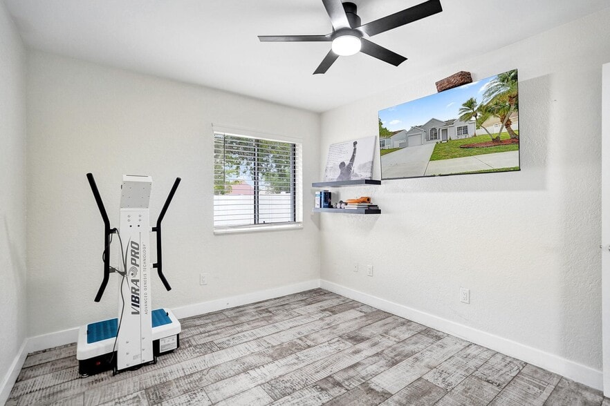 Building Photo - 8467 Dynasty Dr