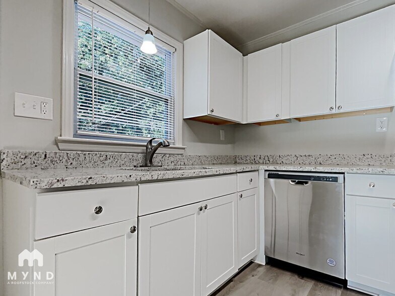 Building Photo - 2414 Heywood Ave