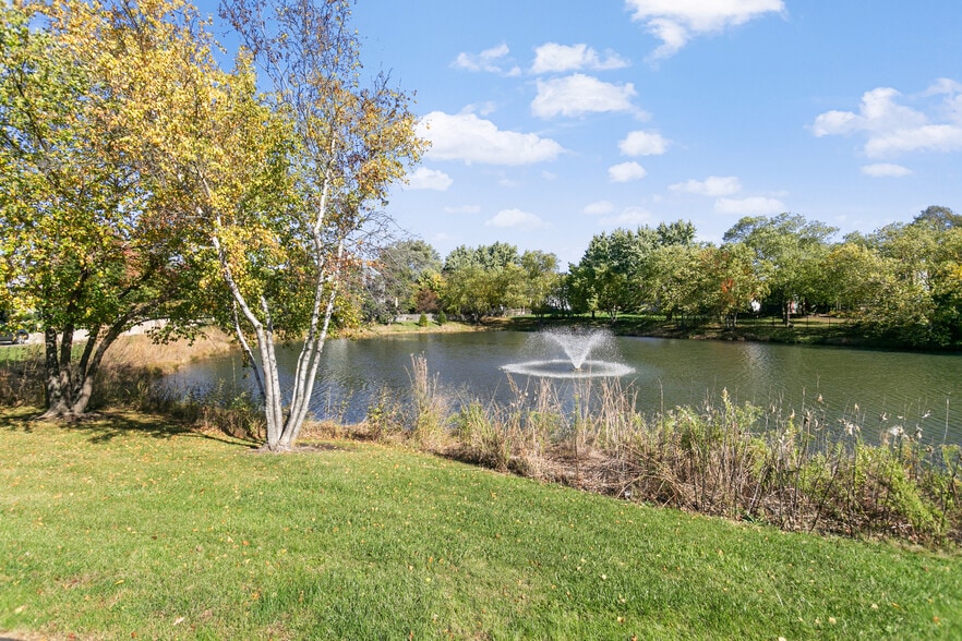 Building Photo - 1171 Mount Vernon Dr