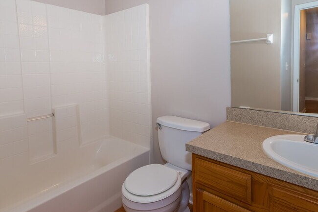 Building Photo - 8073 Leafcrest Dr