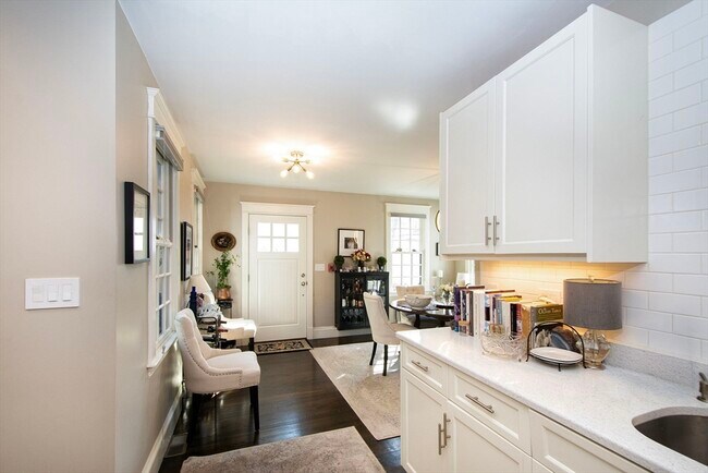 Building Photo - 108-110-110 Elm St