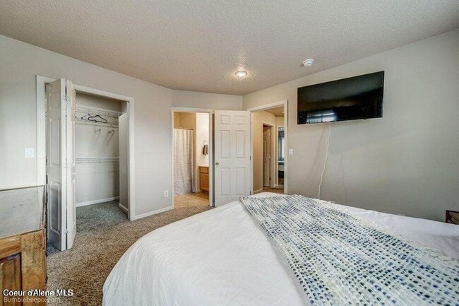 Building Photo - Beautiful Updated 3 Bedroom Condo with A/C, Garage & Fireplace in Forsythia Place!