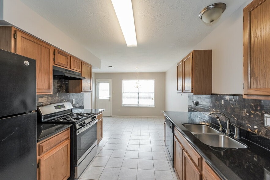 Building Photo - 8906 Belle Glen Dr