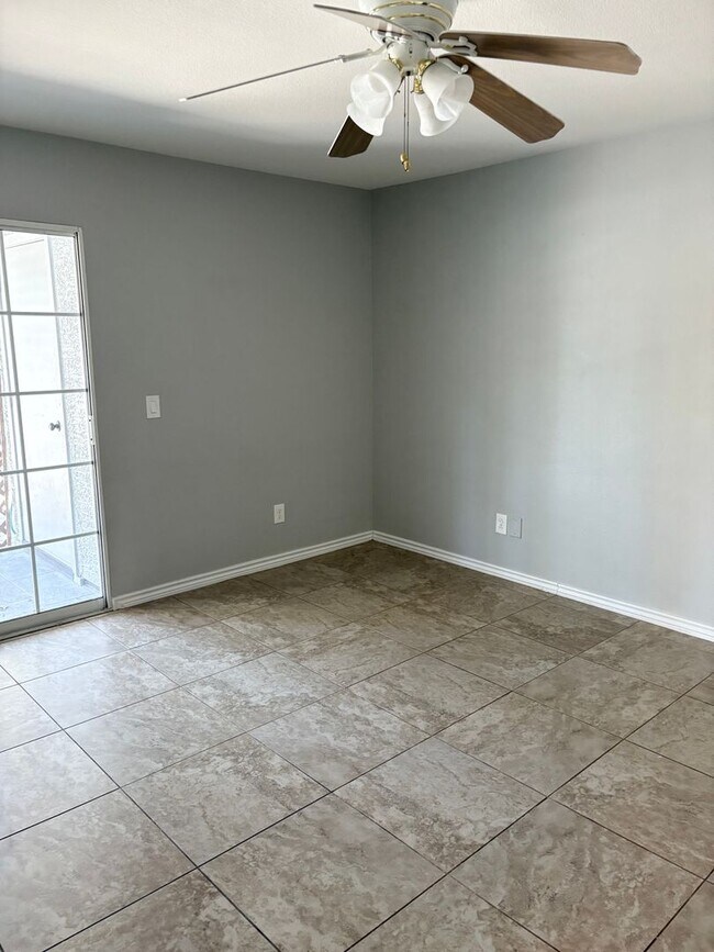 Building Photo - **WONDERFUL & SPACIOUS 3 BEDROOM/2.5 BATHROOM TOWNHOUSE IN CHANDLER (RAY & MCQUEEN)**