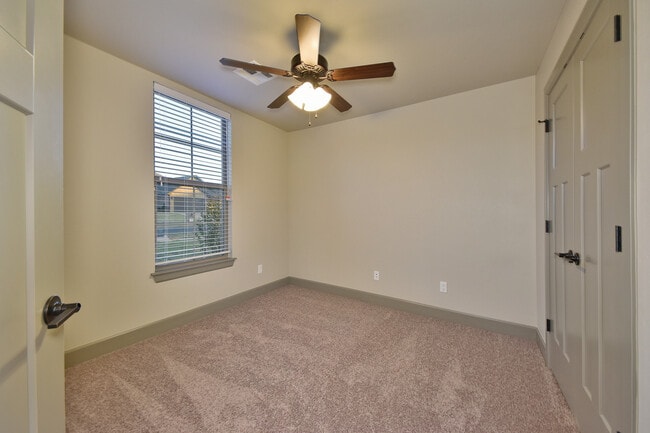 Building Photo - Home in Deer Creek Schools + 4 Bedrooms + 3 car Garage + The Grove Addition