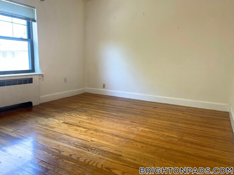 Building Photo - 15 Beechcroft St
