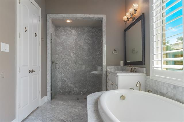 Building Photo - 640 Creekway Dr
