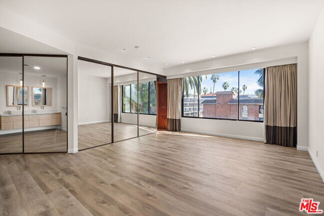 Building Photo - 4460 Wilshire Blvd