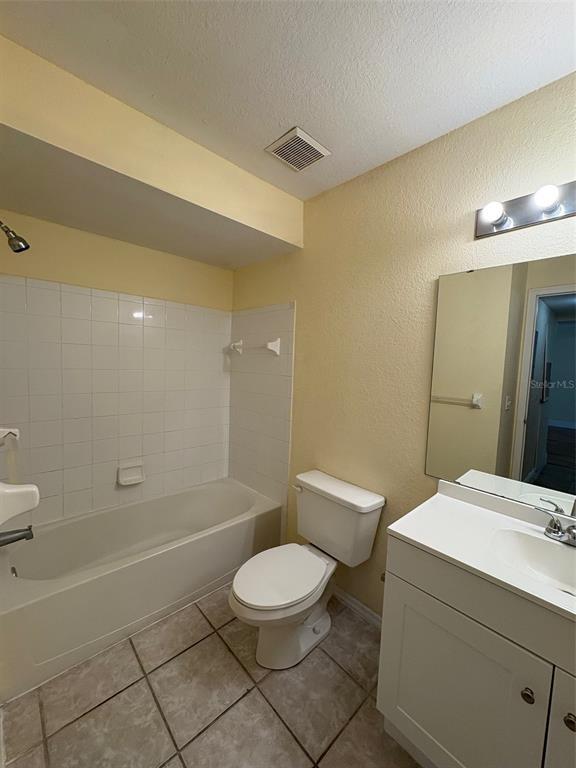 Building Photo - 13827 Fairway Island Dr