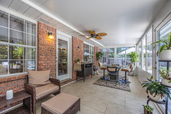 Building Photo - "Coastal Elegance Awaits: Spacious 4-Bed Oasis with $400.00 Off First Full Months Rent!"