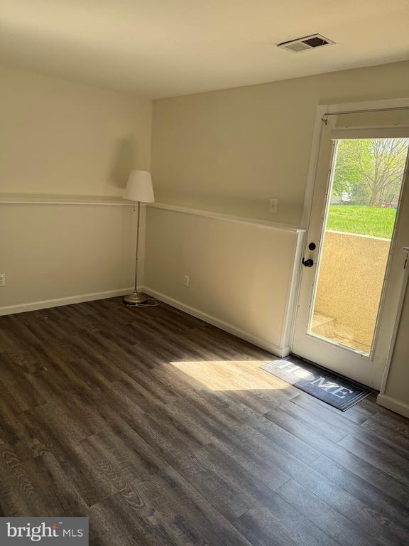 Building Photo - 5079 Macnamara Dr