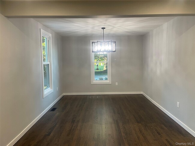 Building Photo - 33 Mailler Ave